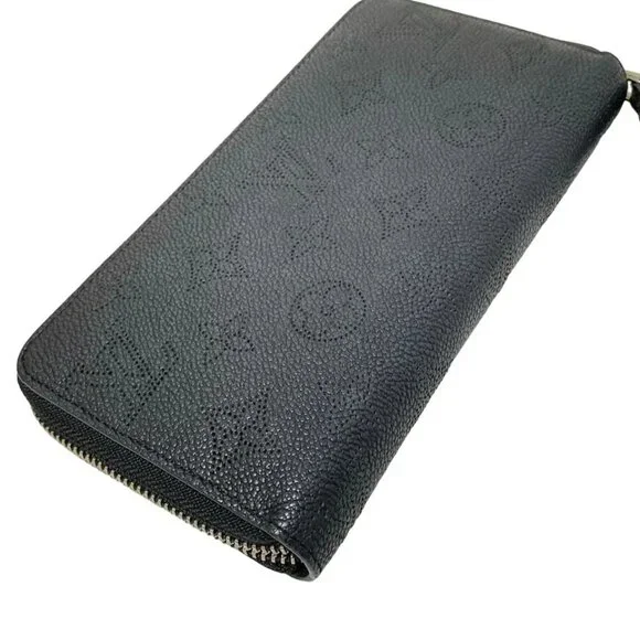 LOUIS VUITTON Zippy Wallet Noir Mahina - Long Wallet 425-081225